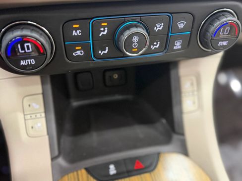 Used 2017 GMC Acadia Denali w/ Technology Package FWD image 32