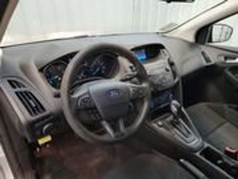 Used 2018 Ford Focus SE FWD image 3