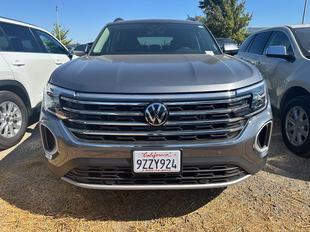 Used 2025 Volkswagen Atlas SE FWD image 2