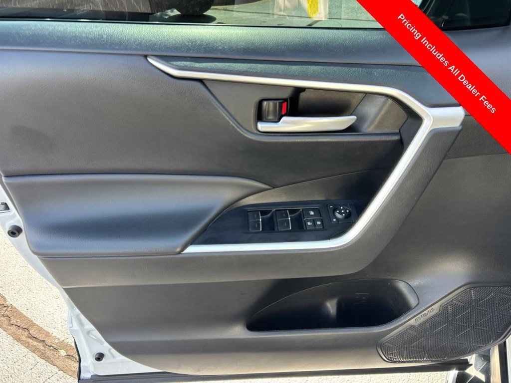 Used 2024 Toyota RAV4 XLE FWD image 4