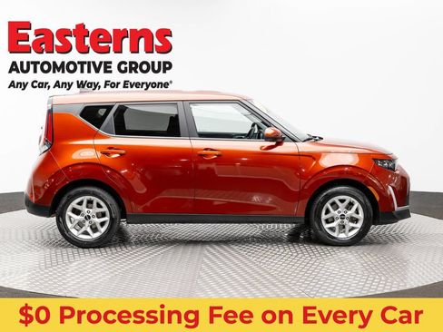Used 2024 Kia Soul LX w/ Option Group 015 FWD image 4
