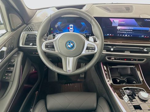 Used 2025 BMW X5 xDrive50e w/ Executive Package AWD/4WD image 23