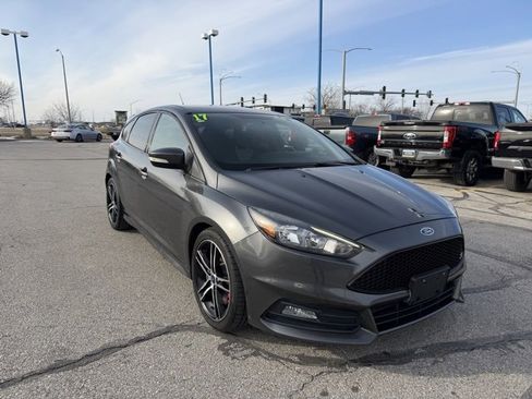 Used 2017 Ford Focus ST image 2