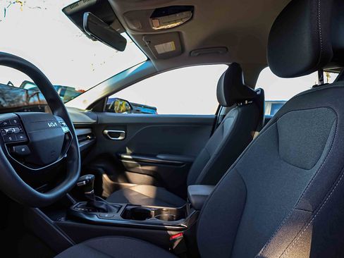 Certified 2025 Kia K4 LXS image 8