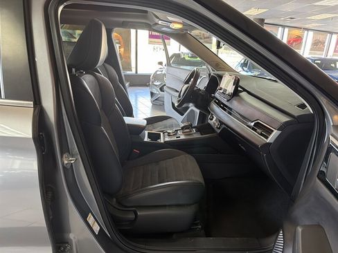 Used 2024 Mitsubishi Outlander SE Black Edition image 31