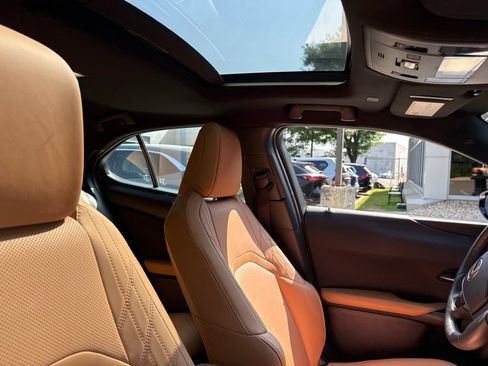 Used 2024 Lexus UX 250h AWD w/ Premium Package image 10