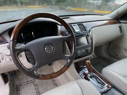 Used 2008 Cadillac DTS Luxury II image 11