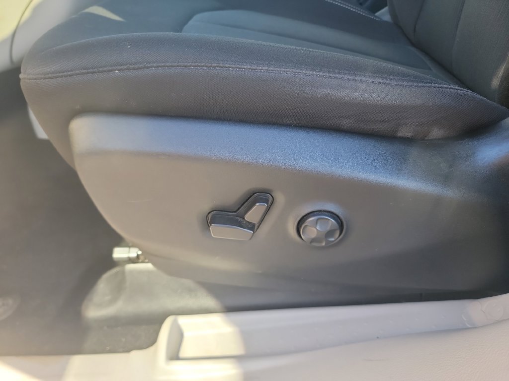 Used 2021 Chrysler Voyager LX FWD image 21
