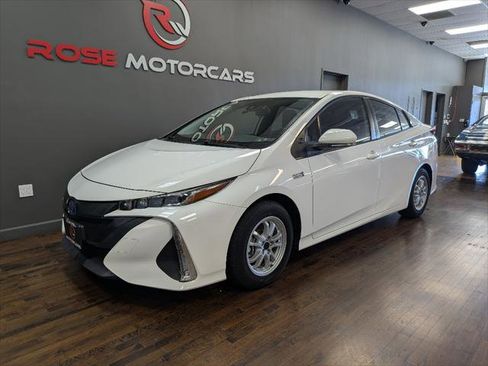 Used 2021 Toyota Prius Prime LE FWD image 1
