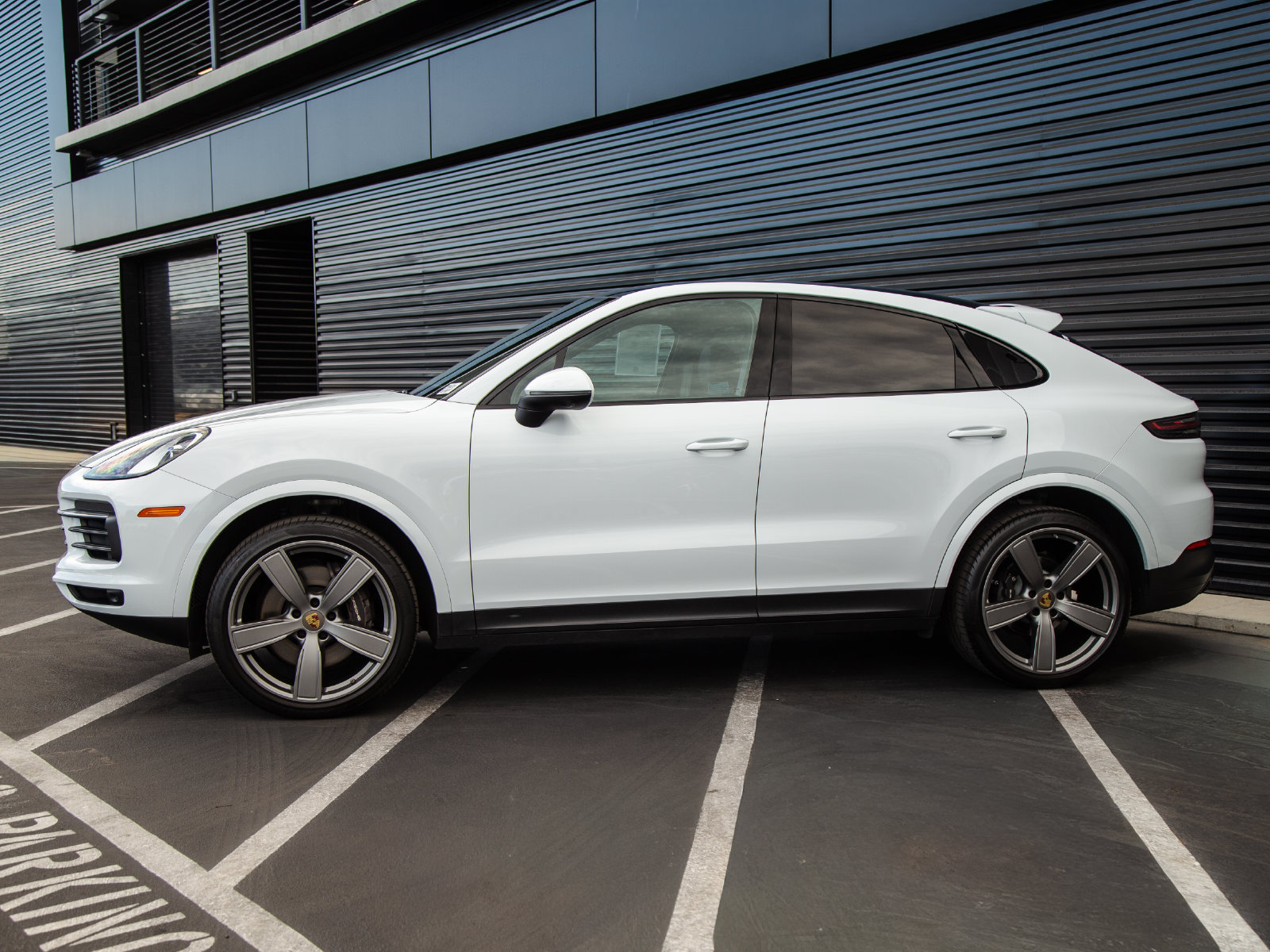 Certified 2023 Porsche Cayenne Platinum Edition AWD/4WD image 2