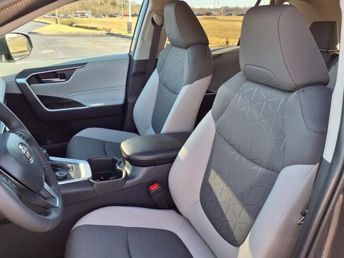 Used 2025 Toyota RAV4 XLE w/ Convenience Package image 13