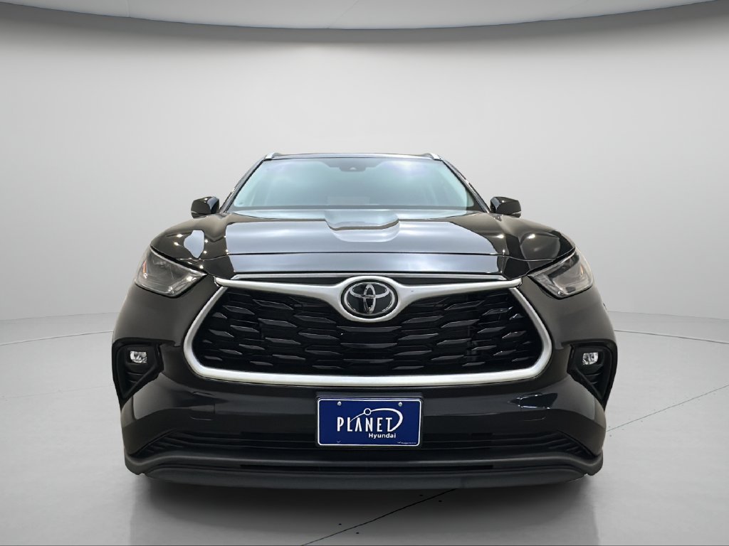 Used 2023 Toyota Highlander XLE AWD/4WD image 5