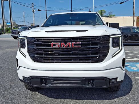 Used 2024 GMC Sierra 1500 Elevation AWD/4WD image 2