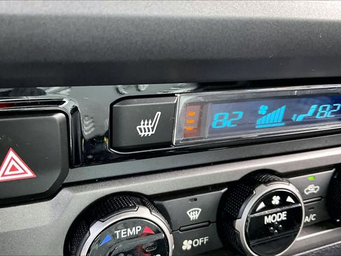 Certified 2016 Toyota Tacoma SR5 image 36