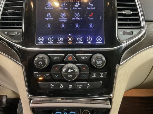 Used 2019 Jeep Grand Cherokee Overland image 17