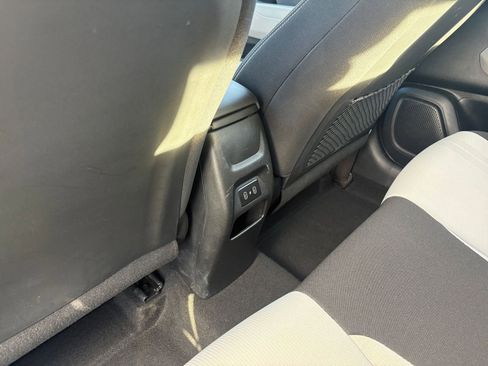 Used 2025 Hyundai Venue SEL image 22