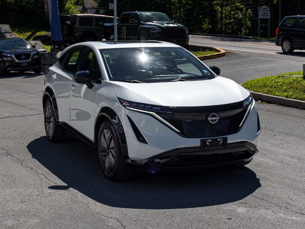 Used 2024 Nissan Ariya AWD image 3