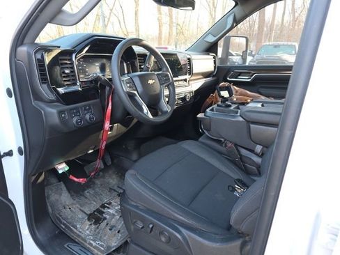 Used 2024 Chevrolet Silverado 3500 LT w/ Convenience Package image 6