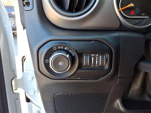 Used 2018 Jeep Wrangler Sport S image 21