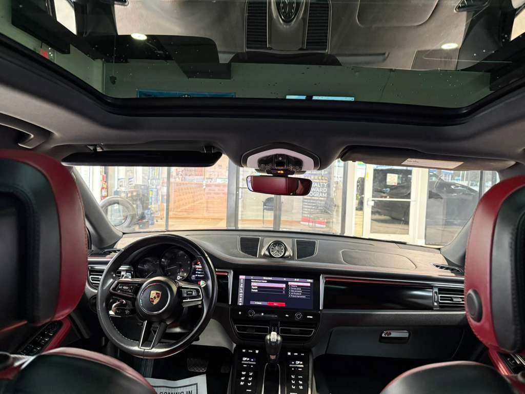 Used 2023 Porsche Macan AWD/4WD image 32