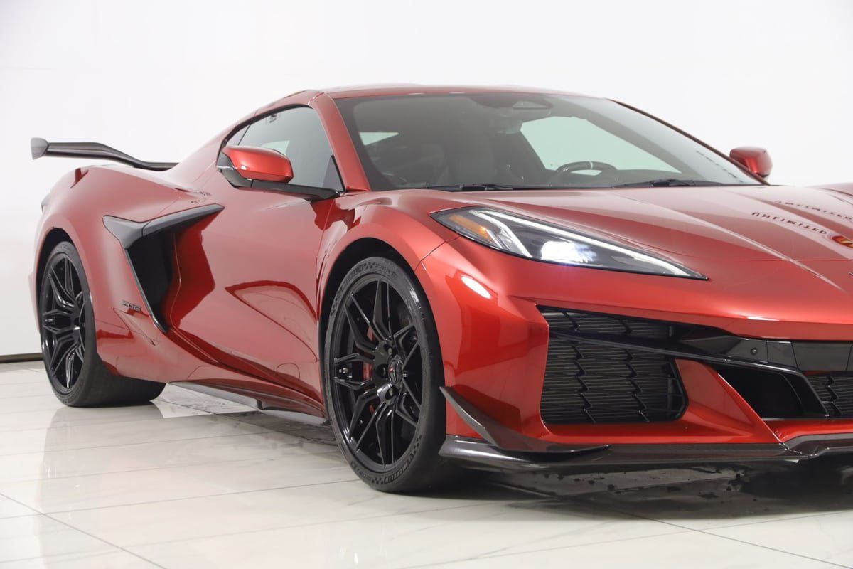 Used 2025 Chevrolet Corvette Z06 w/ Z07 Performance Package RWD image 72