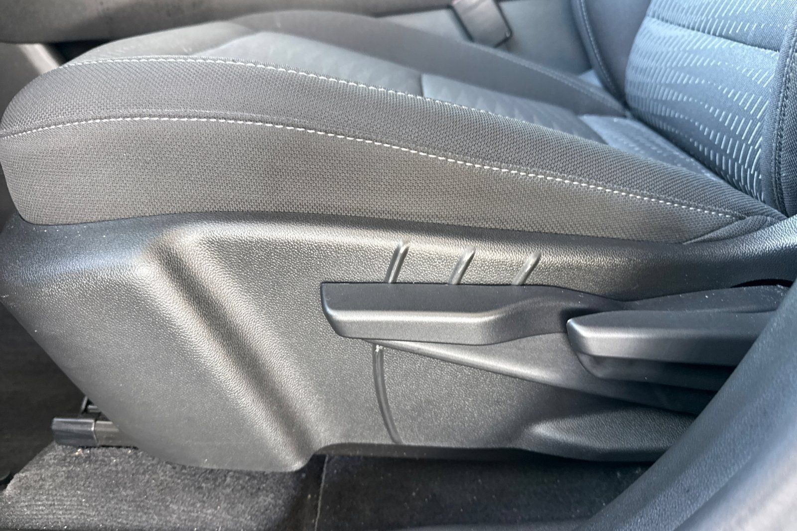Used 2026 Chevrolet Equinox LT w/ LPO, Floor Liner Package FWD image 19