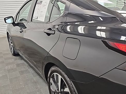 Used 2021 Nissan Versa SR w/ Convenience Package image 6