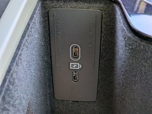 Certified 2023 Volvo XC60 B5 Ultimate image 32