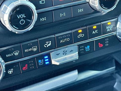 Used 2025 Ford F250 Platinum w/ FX4 Off-Road Package image 21