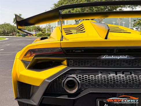 Used 2022 Lamborghini Huracan STO RWD image 46