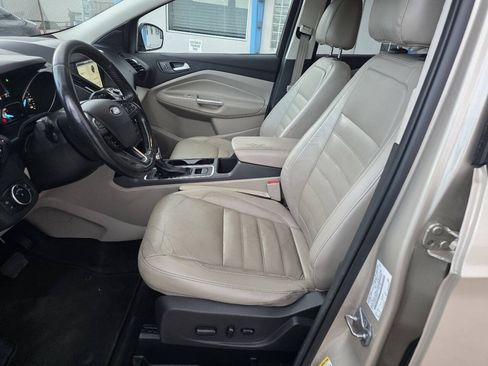 Used 2017 Ford Escape Titanium FWD image 11