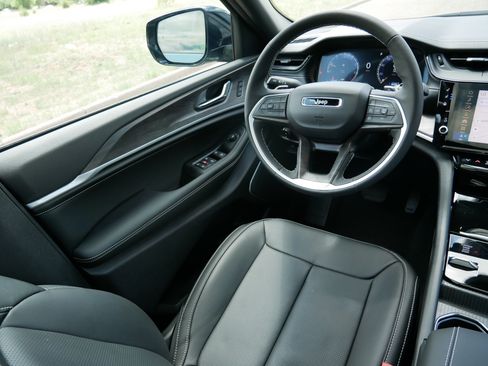 New 2026 Jeep Grand Cherokee L Limited AWD/4WD image 8