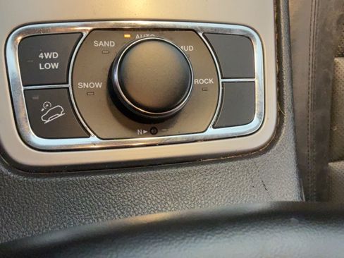 Used 2020 Jeep Grand Cherokee Limited w/ Luxury Group II AWD/4WD image 17