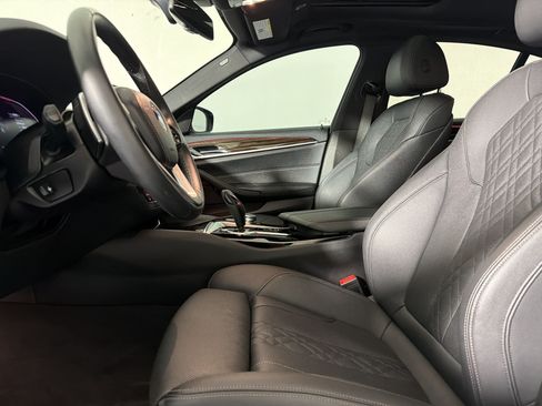 Used 2023 BMW 530i w/ Convenience Package RWD image 5