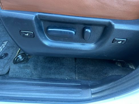 Used 2013 Toyota Sequoia Platinum image 10