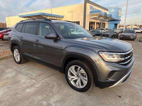 Used 2023 Volkswagen Atlas SE w/ Panoramic Sunroof Package image 7