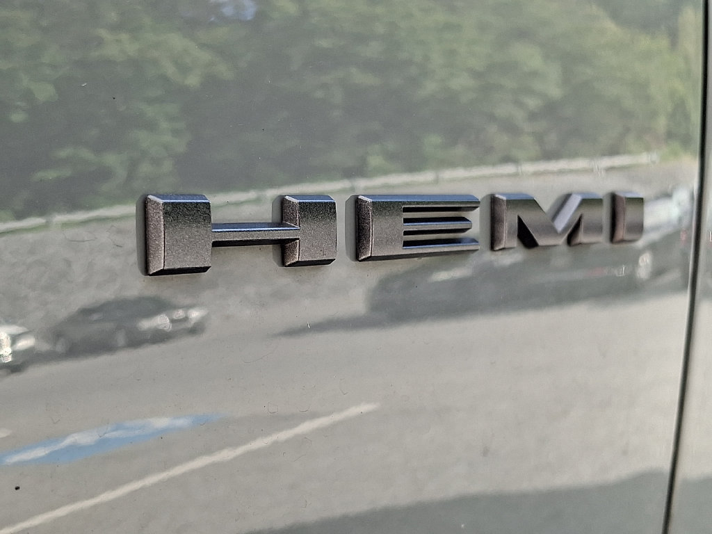 Used 2023 Dodge Durango R/T w/ Hemi Orange Plus Package AWD/4WD image 5
