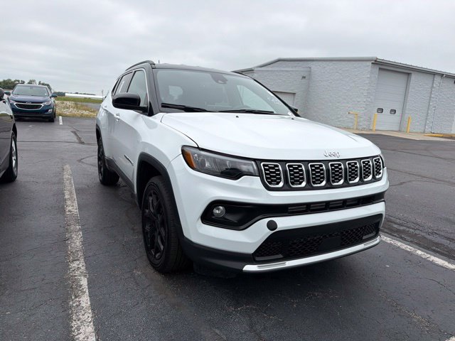 Used 2025 Jeep Compass Limited AWD/4WD image 2