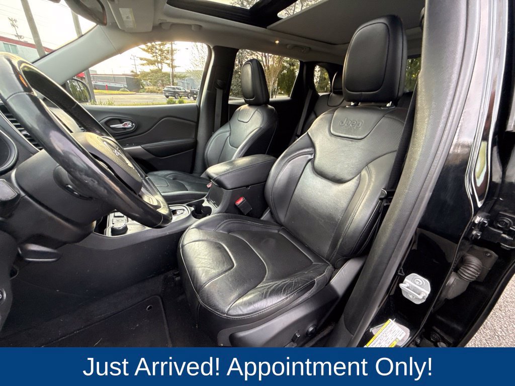 Used 2019 Jeep Cherokee Limited w/ Luxury Group AWD/4WD image 9