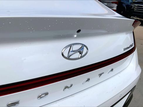 Used 2022 Hyundai Sonata Limited w/ Preferred Accessory Package FWD image 33