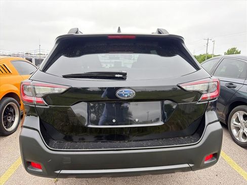 Used 2025 Subaru Outback Premium AWD/4WD image 5