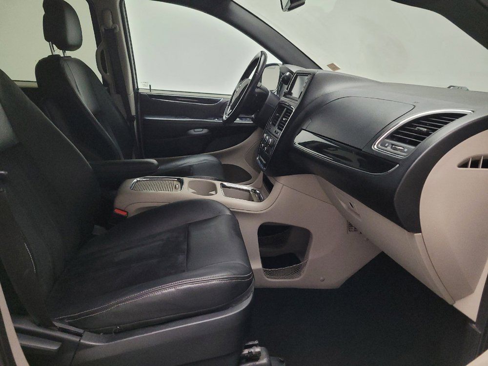 Used 2017 Dodge Grand Caravan SXT FWD image 21