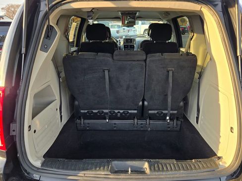 Used 2016 Dodge Grand Caravan SXT w/ UConnect Hands-Free Group image 19