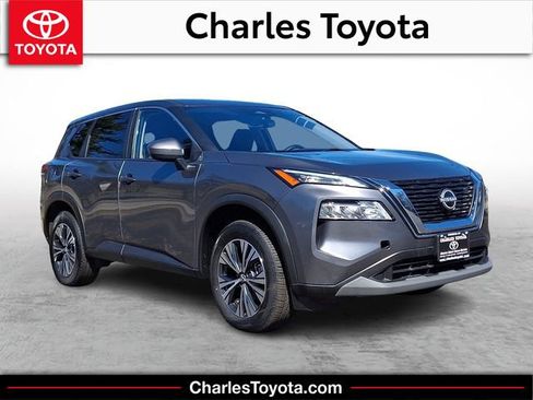 Used 2023 Nissan Rogue SV image 1
