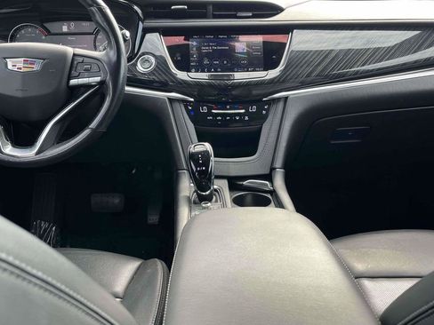 Used 2023 Cadillac XT6 Premium Luxury FWD image 3