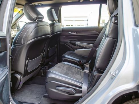 Used 2023 Jeep Grand Cherokee L Laredo image 35