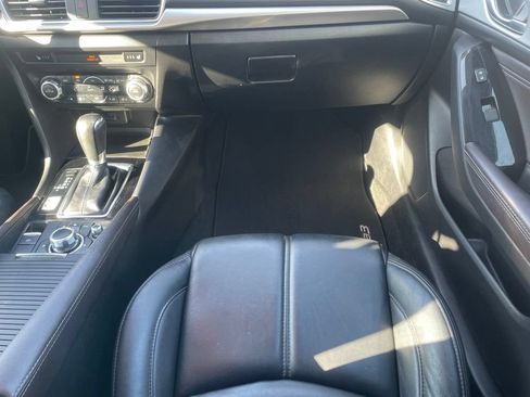 Used 2018 MAZDA MAZDA3 Touring FWD image 22