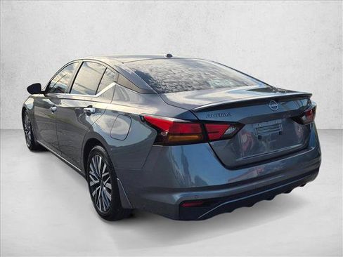 Used 2024 Nissan Altima 2.5 SV FWD image 8