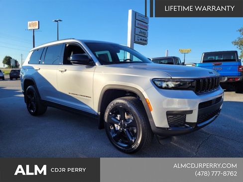 New 2025 Jeep Grand Cherokee L Altitude AWD/4WD image 15