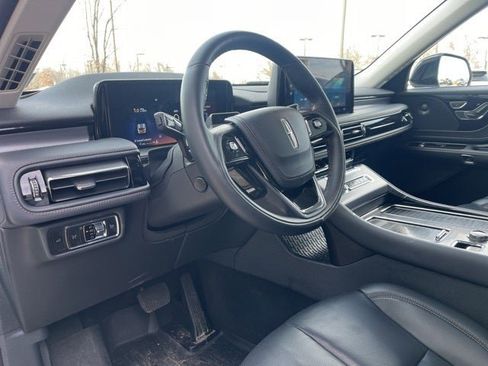 Used 2025 Lincoln Aviator AWD w/ Jet Appearance Package image 26